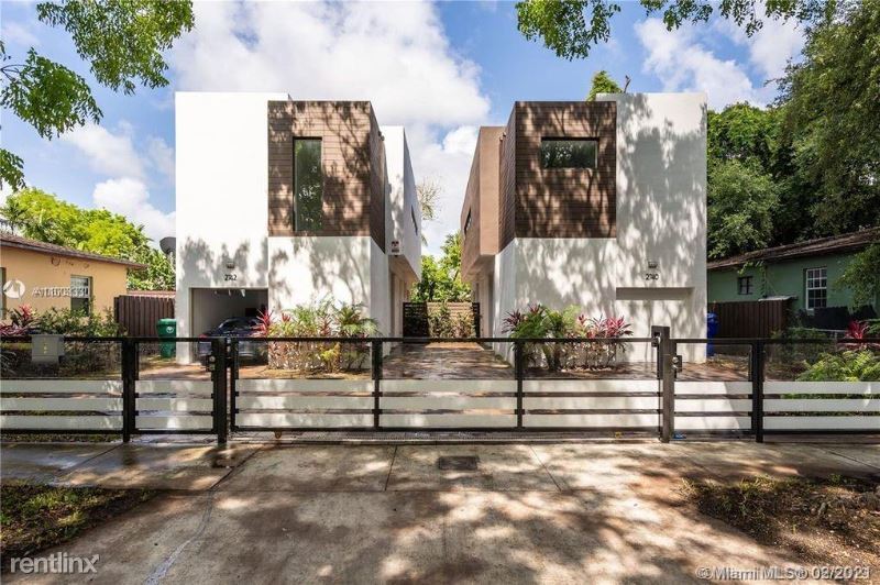 Foto principal - 2740 SW 29th Ave