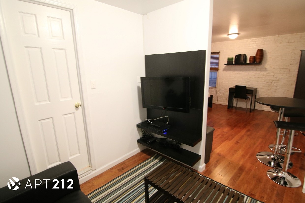 Primary Photo - 228 Elizabeth St