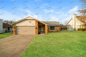 Building Photo - 2508 E Queens St