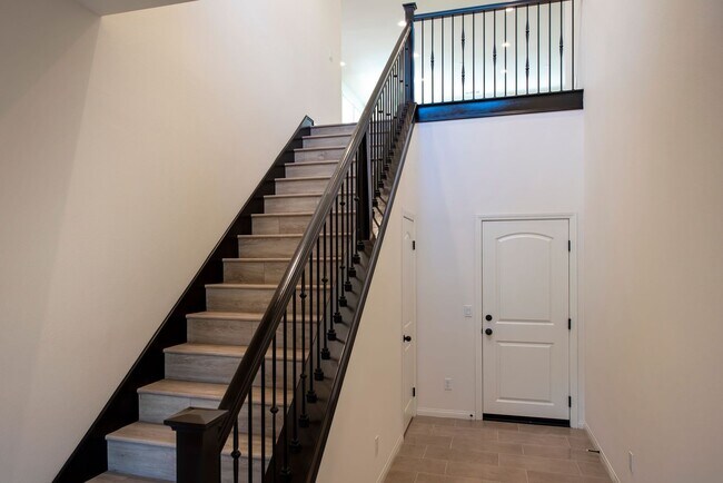 Building Photo - Spacious & New 2-bd, 2-bth Condo w/ attach...