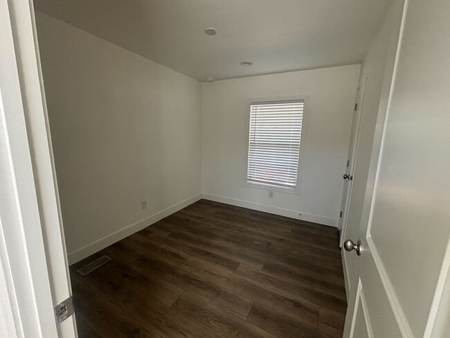 Building Photo - 2060 N Center St