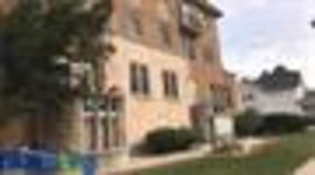 Building Photo - 425 S Monroe Ave