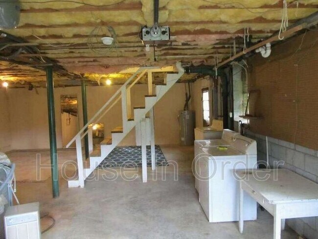 Building Photo - 392 Bee Tree Rd