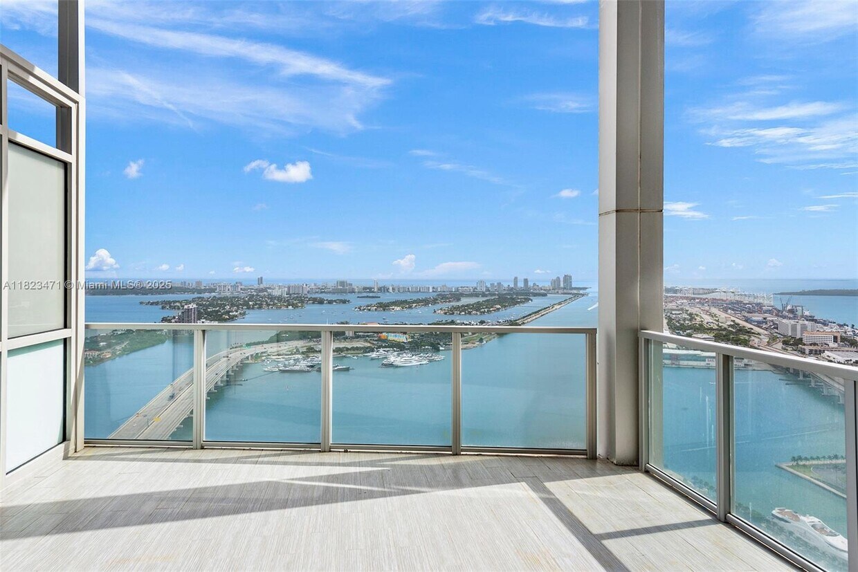 Foto principal - 1100 Biscayne Blvd