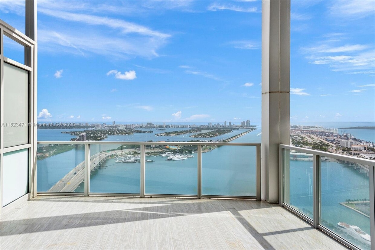 Primary Photo - 1100 Biscayne Blvd