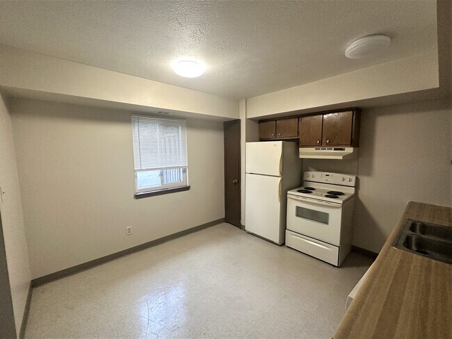 Building Photo - 1080 Millers Ln