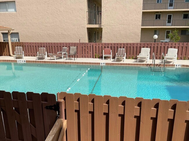 Foto del edificio - 3150 N Harbor City Blvd