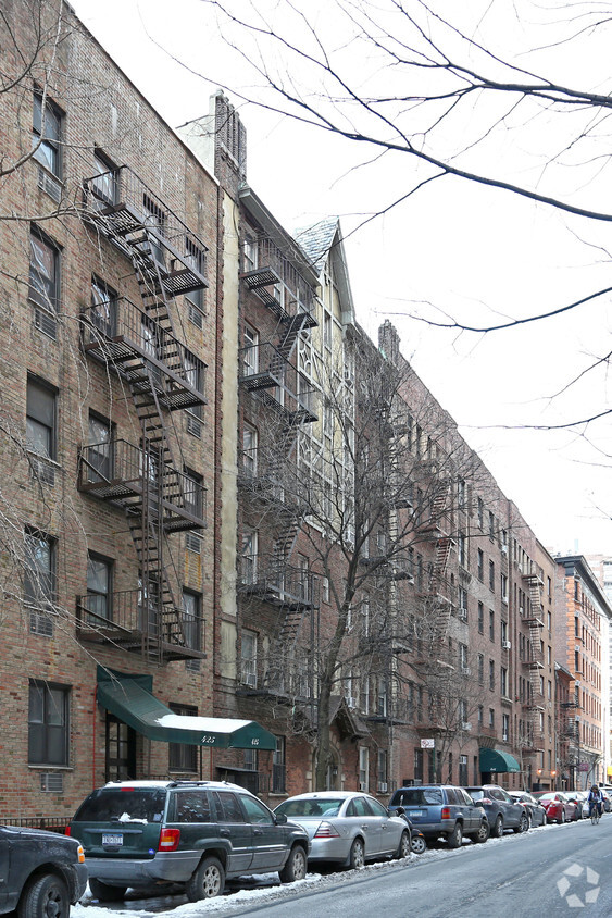 Foto del edificio - 421 W 24th St