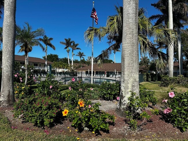 Foto del edificio - 167 N Collier Blvd