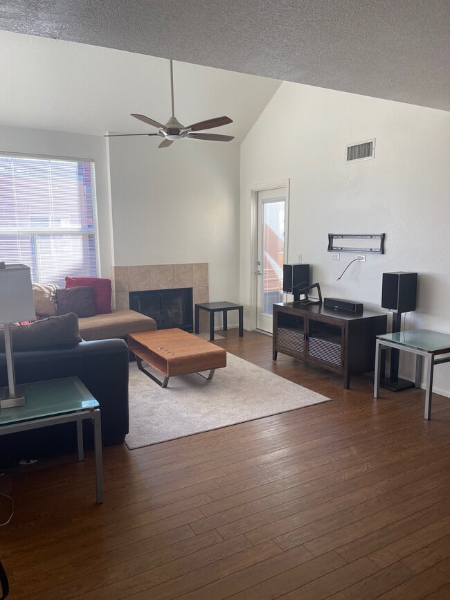 Building Photo - 154 W 5th St