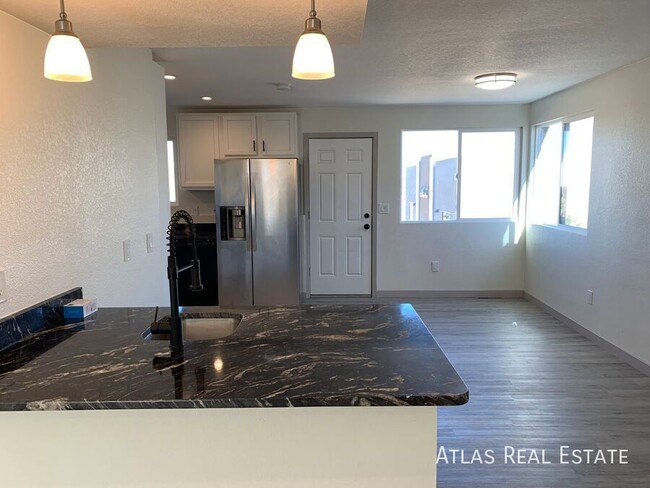 Building Photo - Spacious Duplex in Littleton with Fenced i...