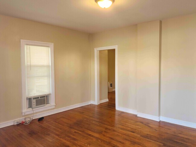 Building Photo - 513 3rd St