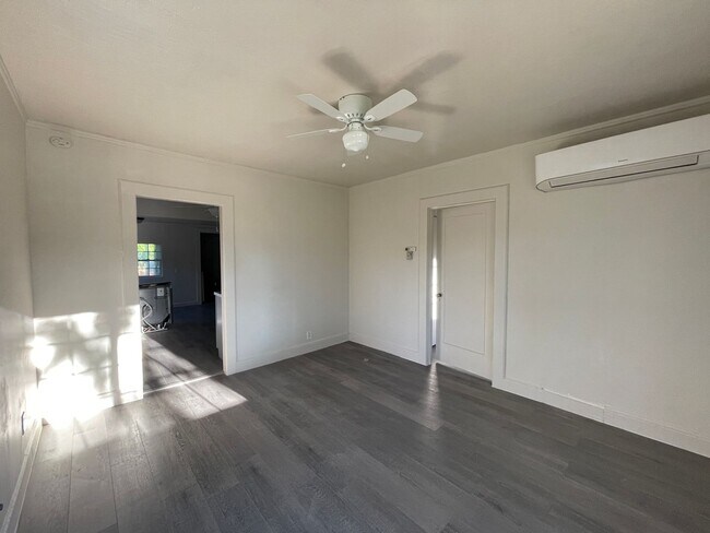 Foto del edificio - East Sac Bungalow Available!