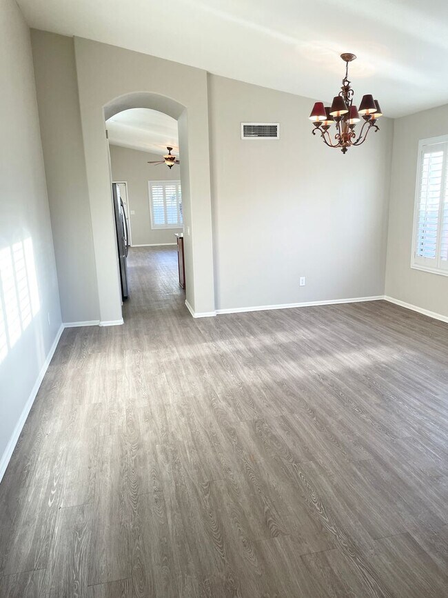 Building Photo - Single Level 3 Bedroom + Office! Beautiful...