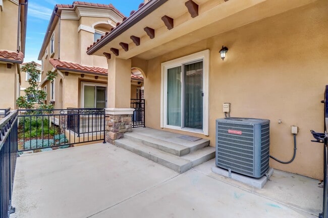 Building Photo - 1714 Ruxton Ln