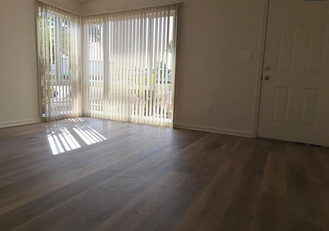 Foto del edificio - 4942 Clairemont Dr
