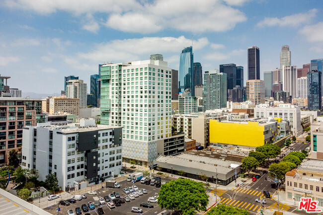 Foto del edificio - 1050 S Grand Ave