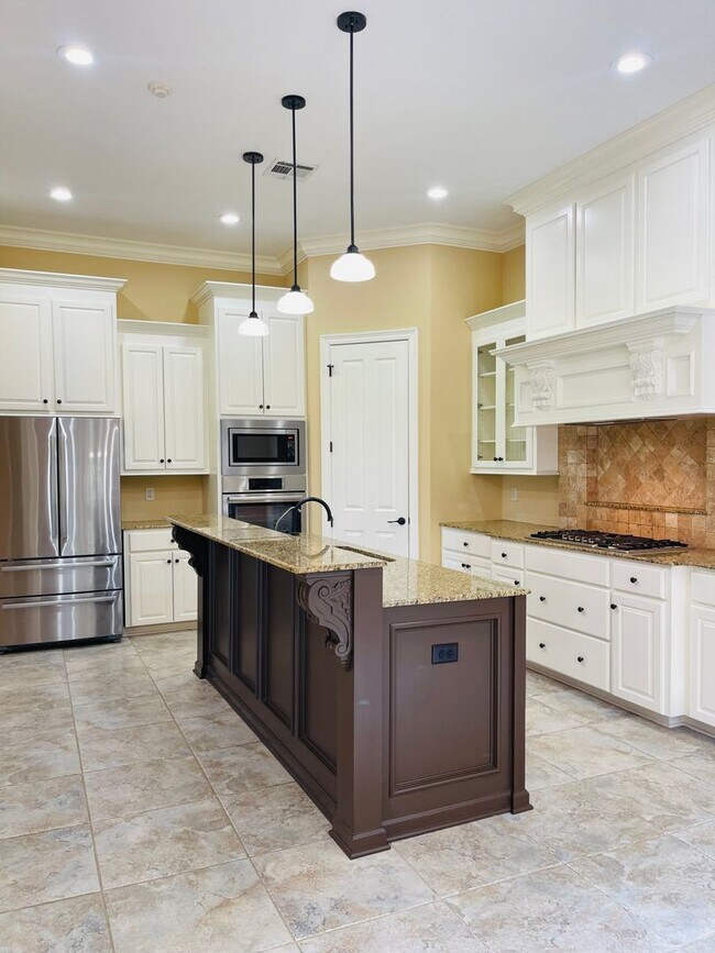 Building Photo - 3 Bedroom 2 Bath Home for Lease