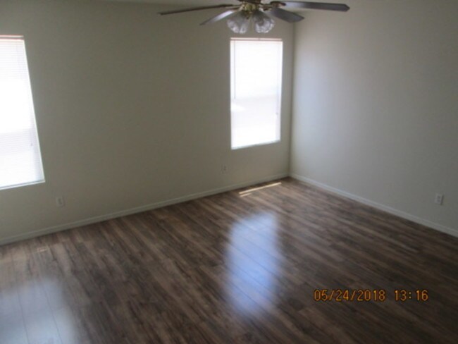 Foto del edificio - 6136 Rose Park Ave NW