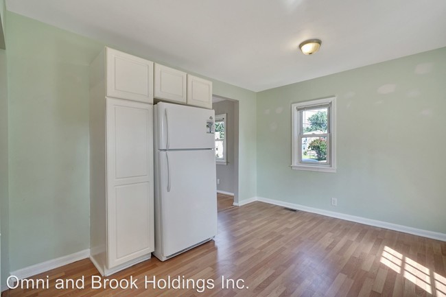 Building Photo - 4 br, 2 bath House - 1145 Logan Ave