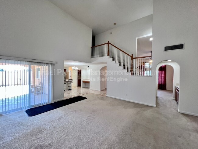 Foto del edificio - 5460 W Ashcroft Ave