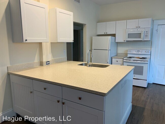 Building Photo - 901 Greenway Ct