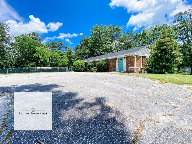 Foto del edificio - Come See This Updated Home in Clinton!