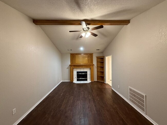 Building Photo - Charming 3 Bedroom Home in Mustang School District