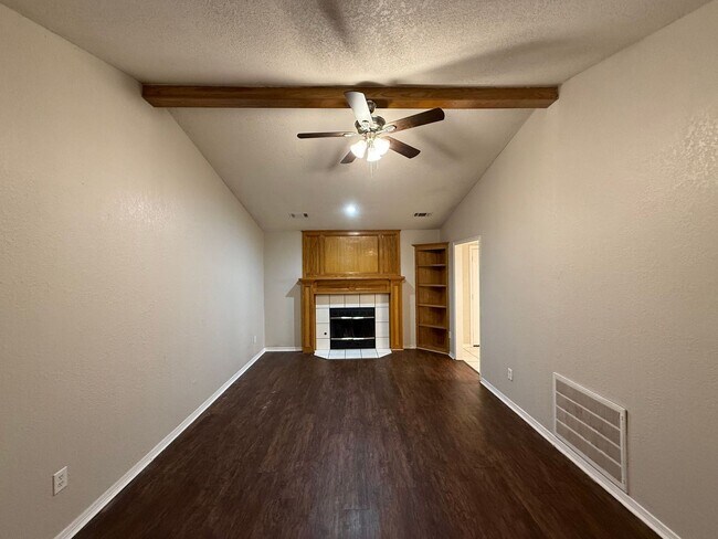 Foto del edificio - Charming 3 Bedroom Home in Mustang School District