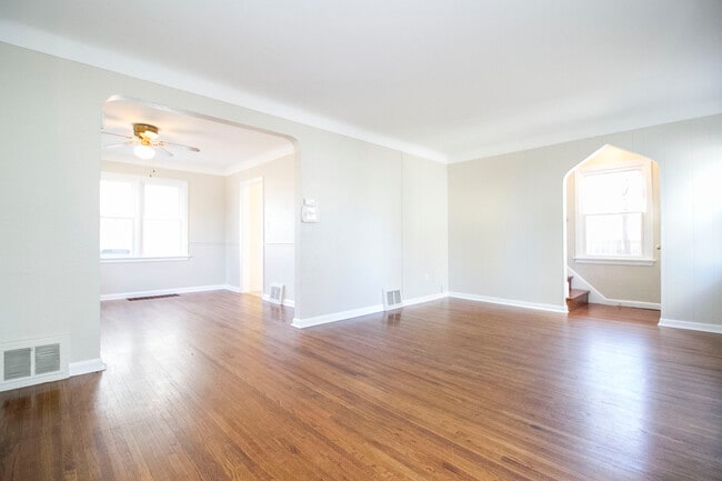 Building Photo - 4353 Lyman Ave