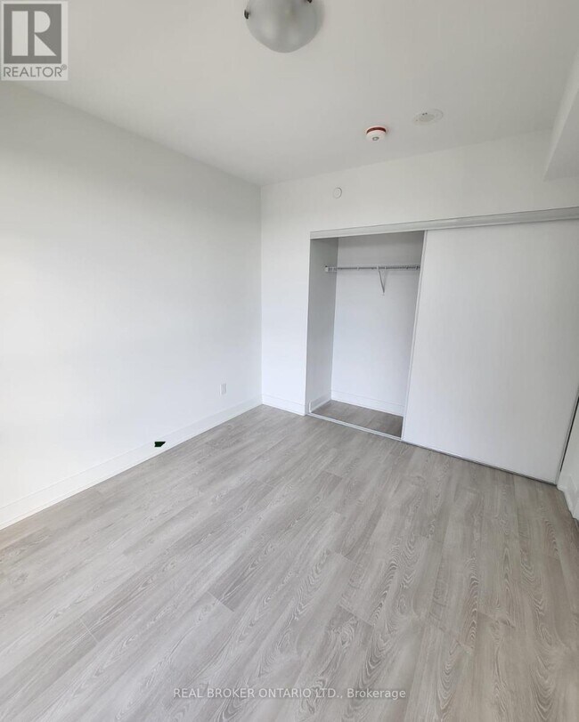 Photo du bâtiment - 2545 Simcoe St N