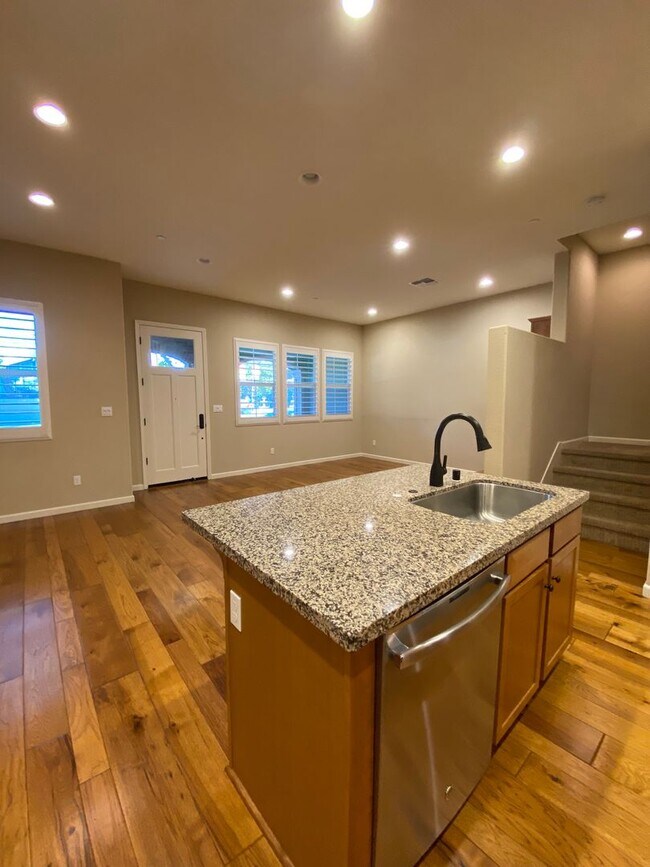 Foto del edificio - Livermore 3BD/2.5BA Townhouse in Great Neighborhood!