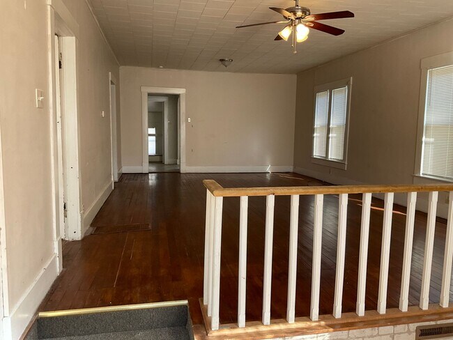 Foto del edificio - JUST REDUCED!!!!!  Roomy 2 bedroom 1 bath home