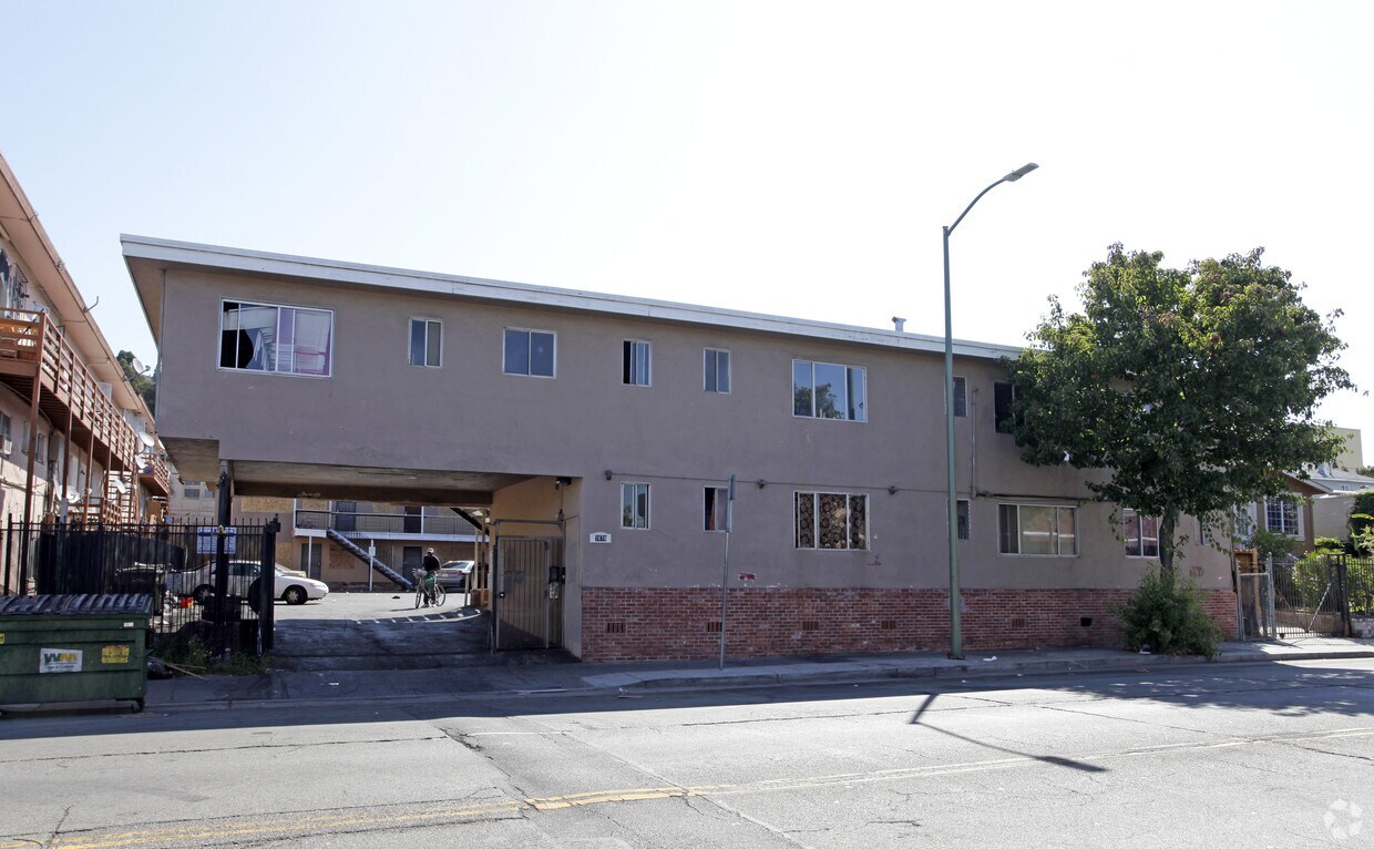 Foto del edificio - 7878 Macarthur Blvd