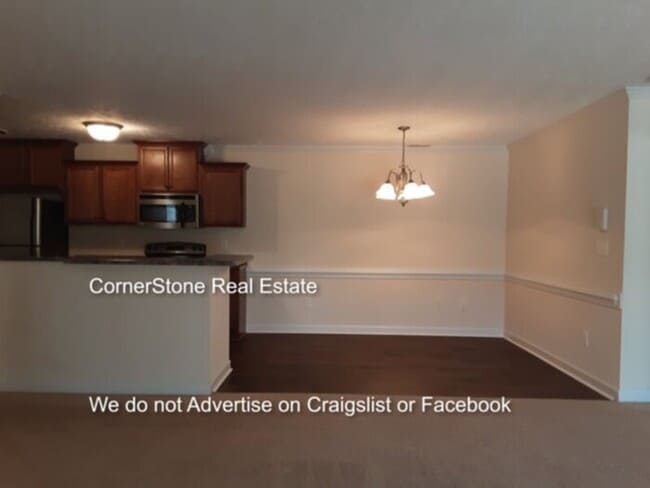 Building Photo - 1830 Balmoral Dr