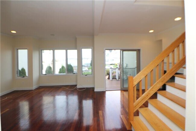 Foto del edificio - 143 Grovers Ave