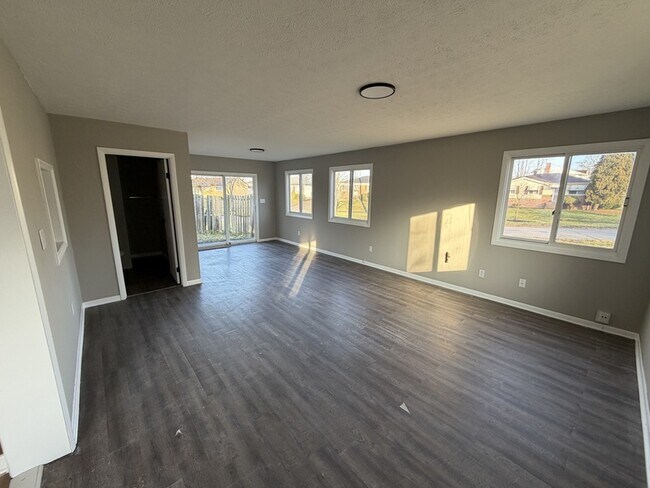 Foto del edificio - 4300 E 175th St