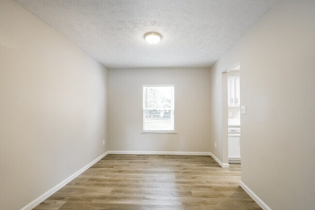 Foto del edificio - 4320 Oil Creek Dr