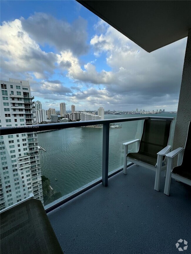 Building Photo - 1155 Brickell Bay Dr