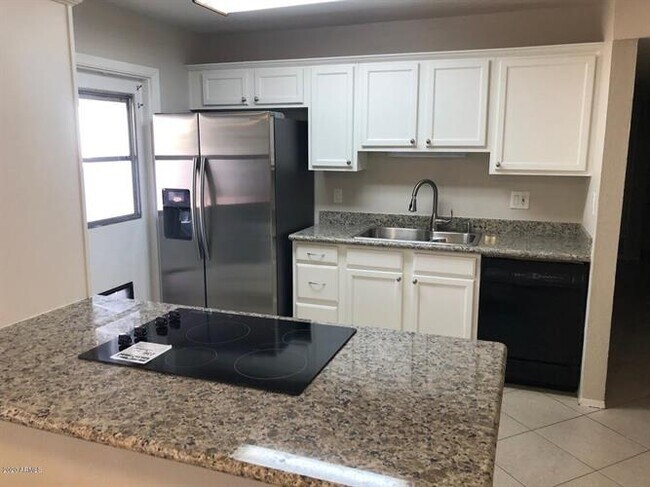 Foto del edificio - 7326 E Latham St