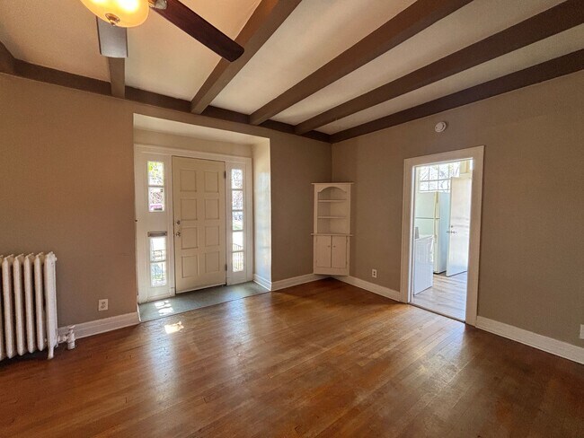 Foto del edificio - Large 2-bedroom unit in 3-plex.