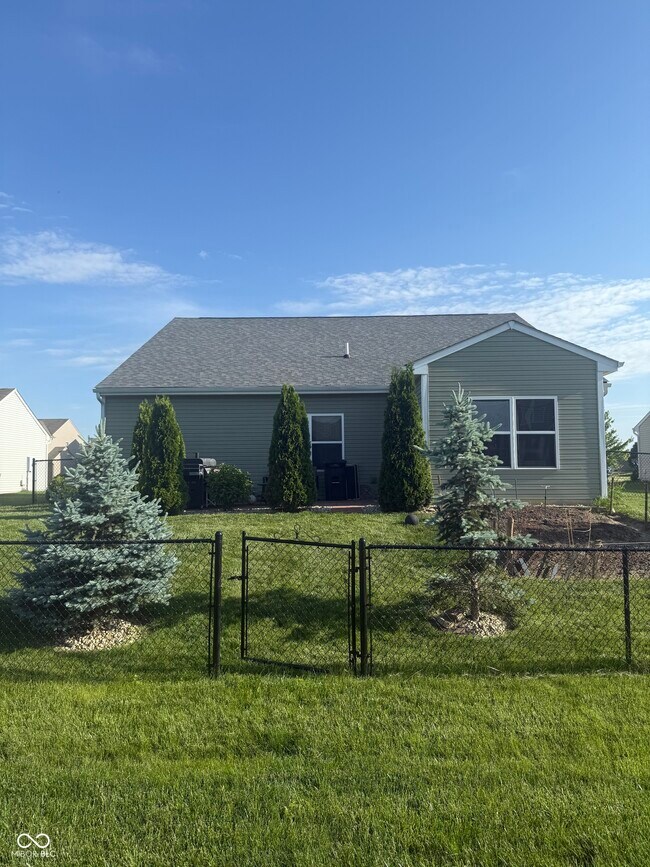 Building Photo - 874 Rosewood Dr