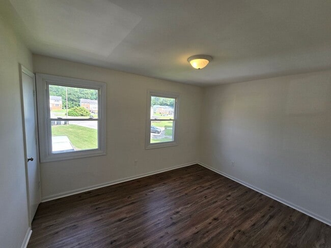 Building Photo - Prince George Commons Townhomes