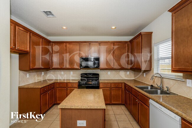 Building Photo - 12111 Karnes Way