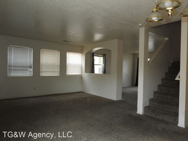 Building Photo - 4 br, 3 bath House - 611 Avanti St SW