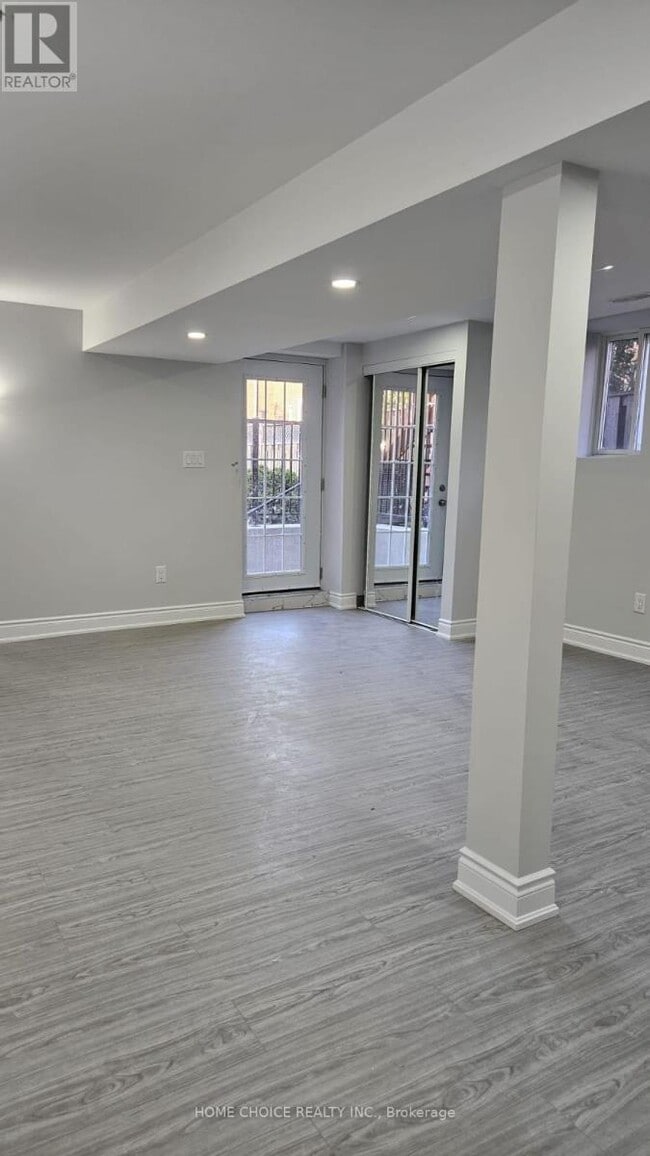 Building Photo - 5265 Springbok Crescent