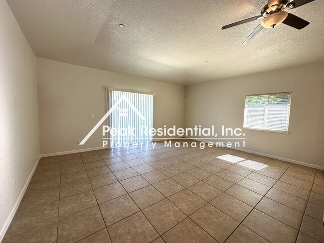 Building Photo - Wonderful 4bd/2ba Home with 2 Car Garage!