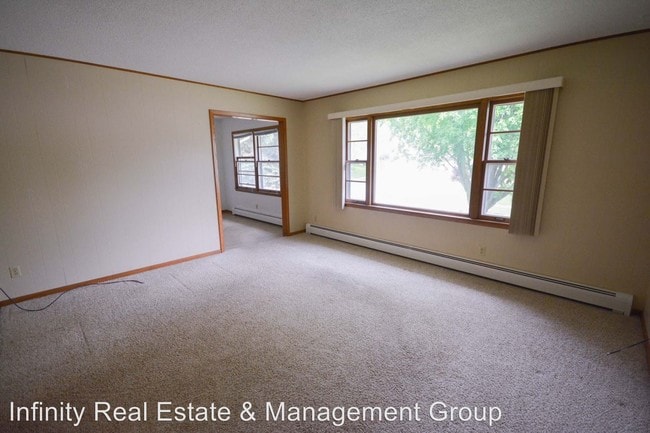 Building Photo - 416 Zumbro Dr NW
