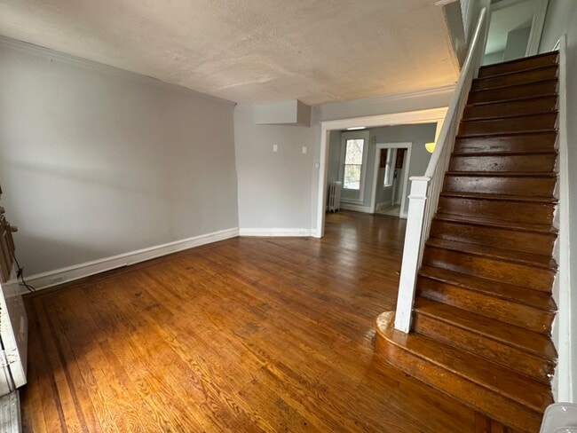 Building Photo - 2037 Bellevue St