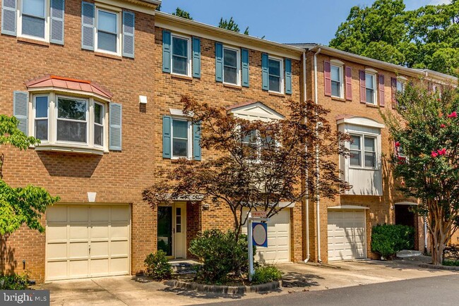 Foto del edificio - 1059 N George Mason Dr